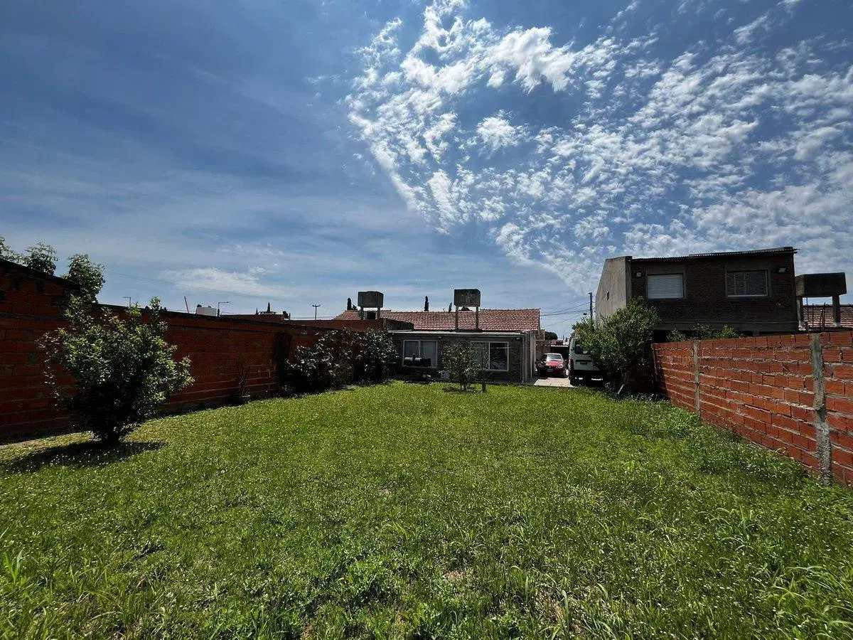 VENTA CASA 2 DORM CON GRAN TERRENO EN BARRIO ITEC 5