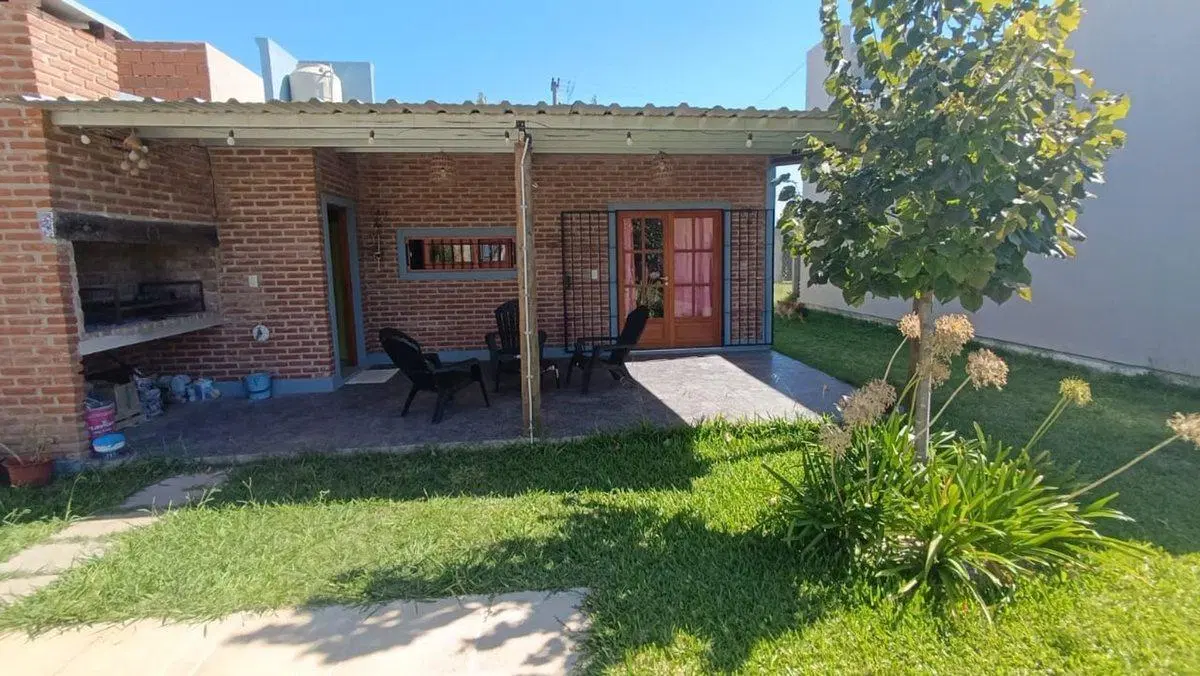 Venta de casa a estrenar con pileta Villa Ramallo 5