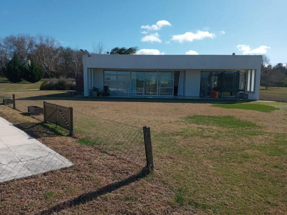 VENTA CAMPO 3 HS CON CASA DE CATEGORIA-BARADERO 2
