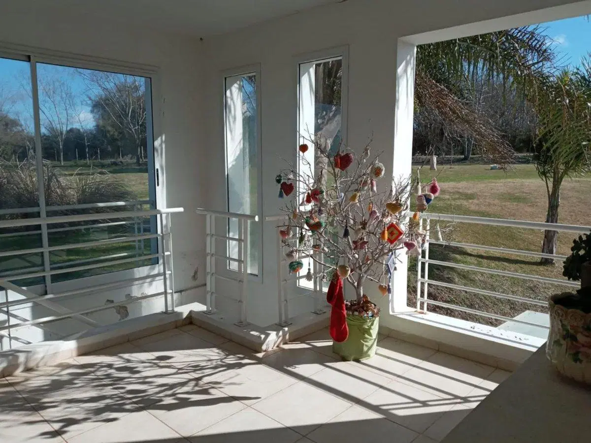 VENTA CAMPO 3 HS CON CASA DE CATEGORIA-BARADERO 3