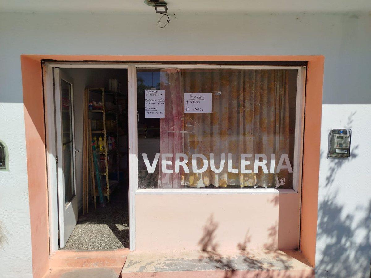 VENTA CASA A REFACCIONAR CON 2 LOCALES - EREZCANO