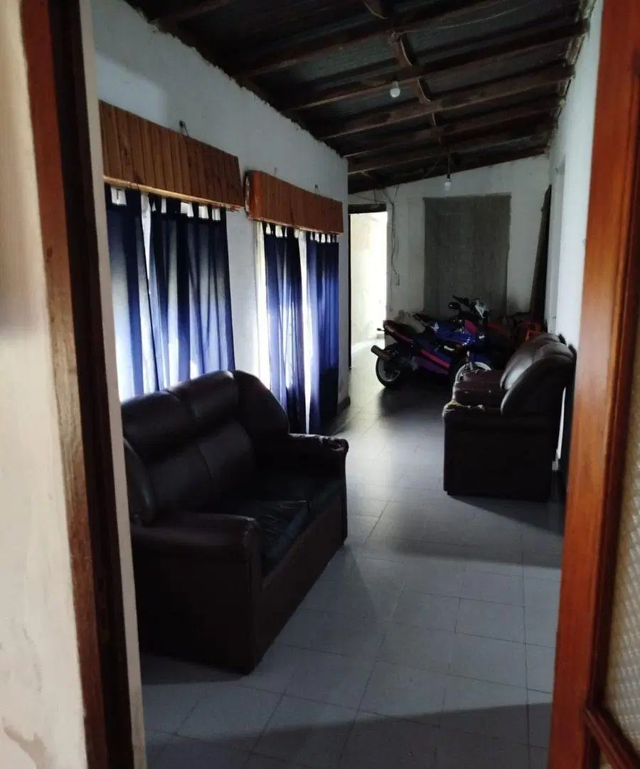 VENTA CASA A REFACCIONAR CON 2 LOCALES - EREZCANO 2