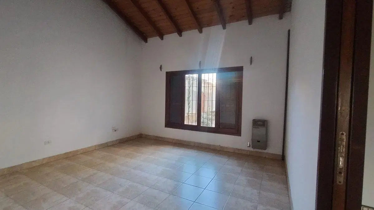 CASA EN VENTA 2 DOMITORIOS BARADERO CENTRO 3