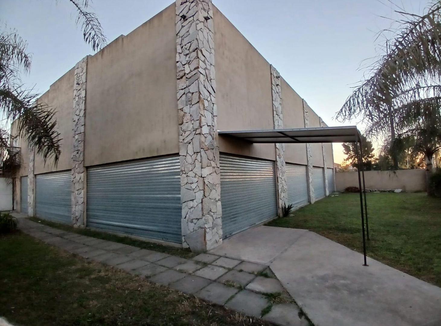 ALQUILER GRAN "LOCAL COMERCIAL" EN SAN NICOLAS !!!