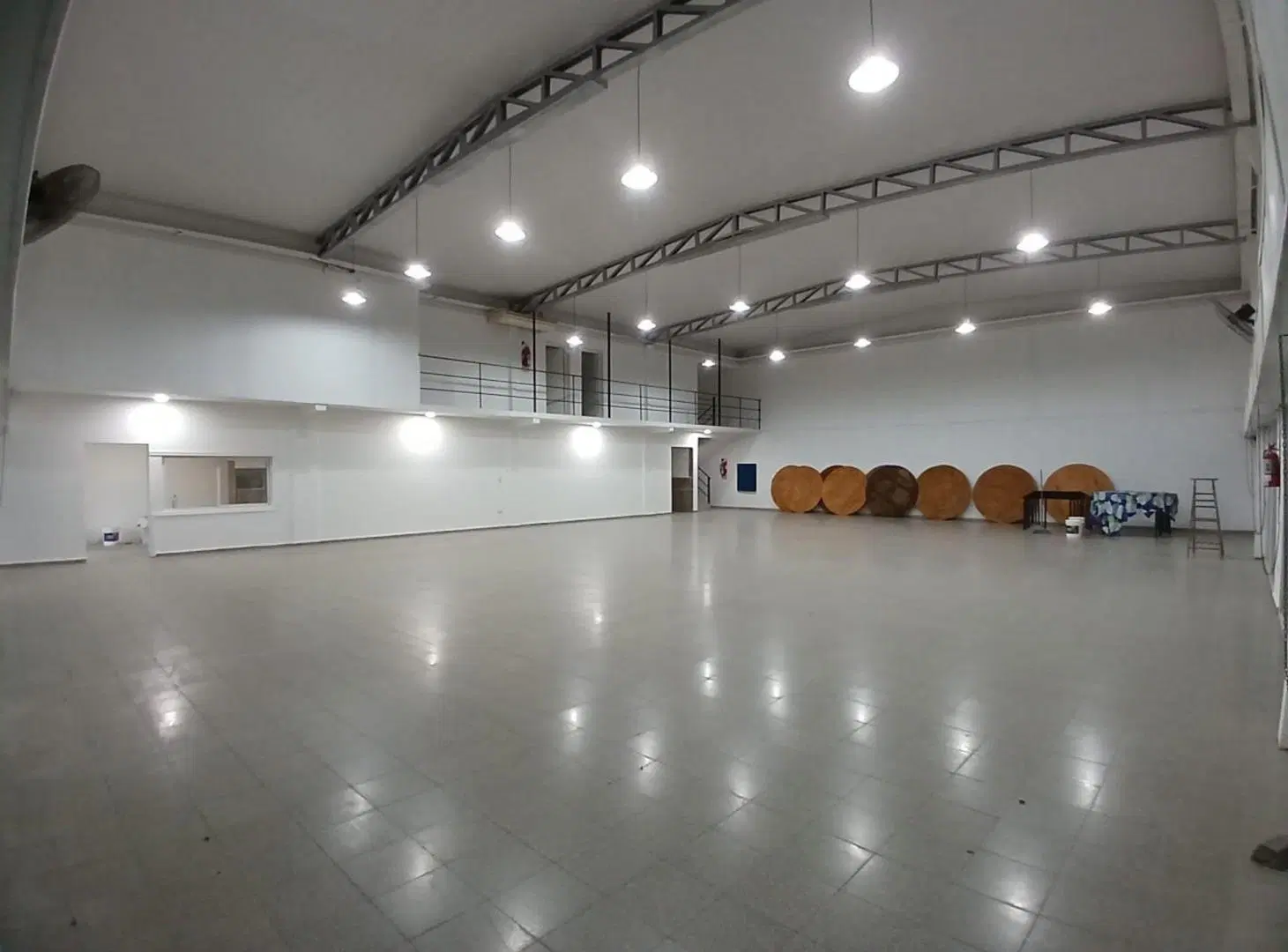 ALQUILER GRAN "LOCAL COMERCIAL" EN SAN NICOLAS !!! 5