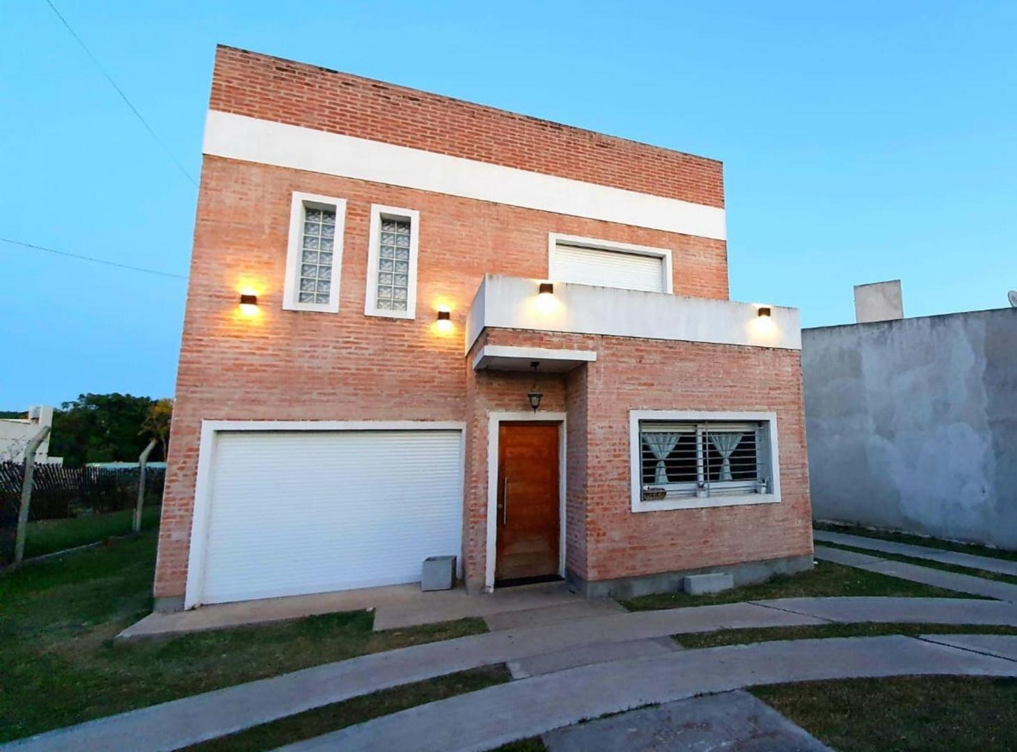 VENTA CASA PARQUE PILETA QUINCHO A MTS MONTE