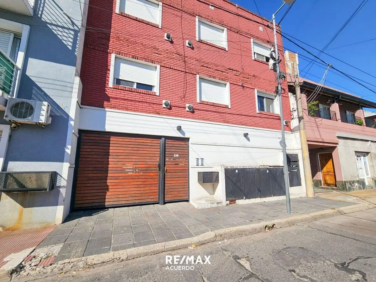 ALQUILER DEPTO C/COCHERA - CENTRO - 1 DORM. 4