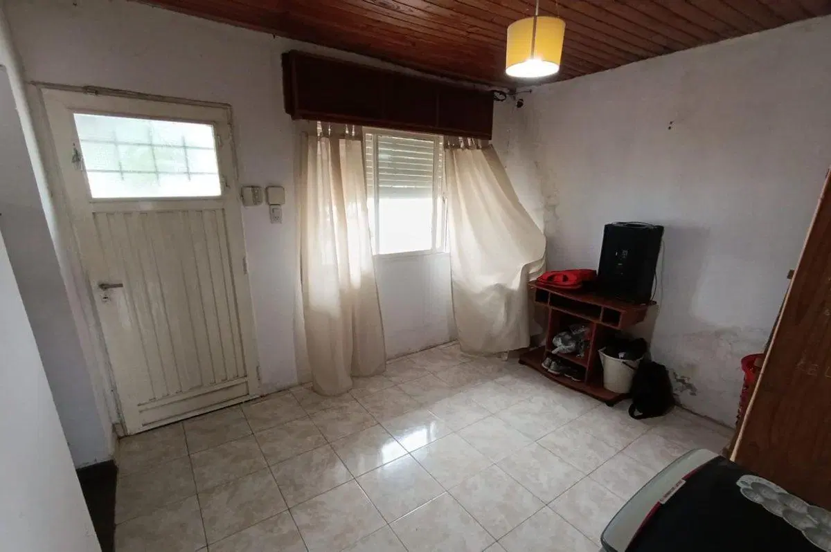 Venta Casa 200m2, 2 dormitorios. Pezzi San Nicolas 3