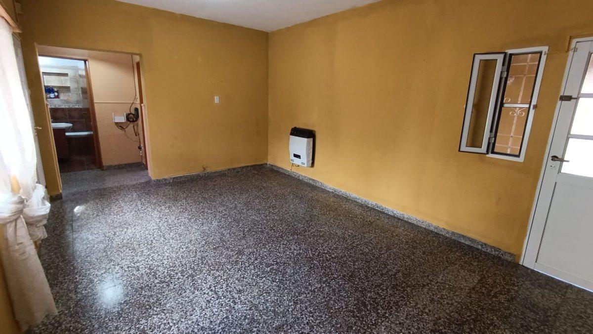 Foto de Venta casa 2 habitaciones con quincho y jardín, imagen 4