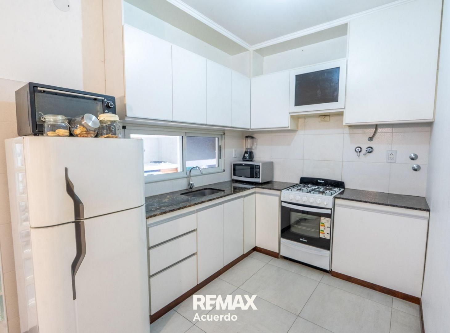 Foto de VENTA CASA 3 DORMI.AMPLIO PARQUE Y COCHER AQUINCHO, imagen 3