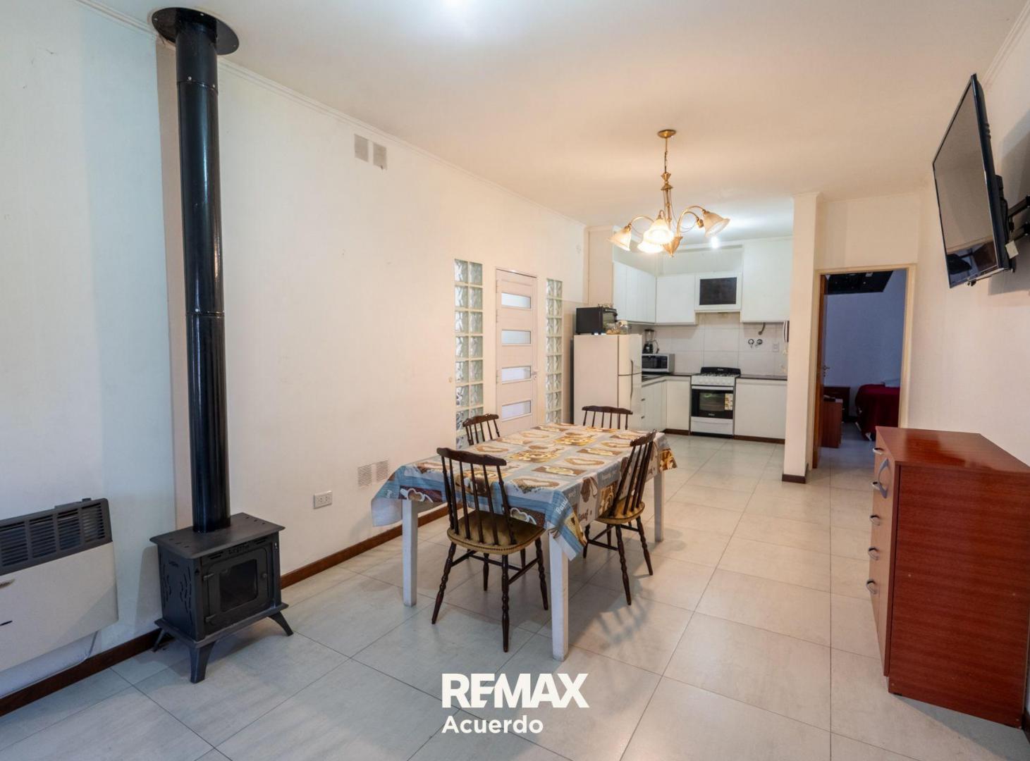 Foto de VENTA CASA 3 DORMI.AMPLIO PARQUE Y COCHER AQUINCHO, imagen 4