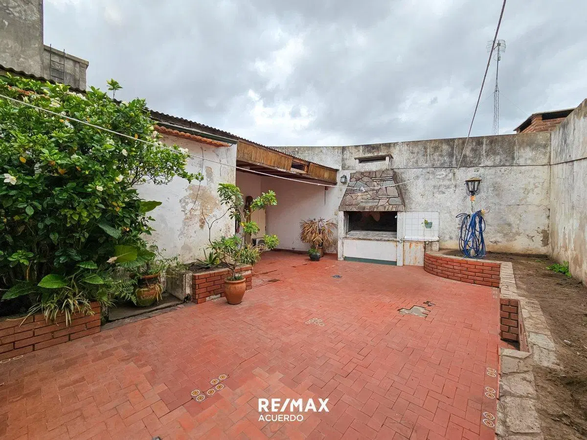 VENTA CASA TRES DORM. Y PATIO EN ROJO APTA CREDITO 8