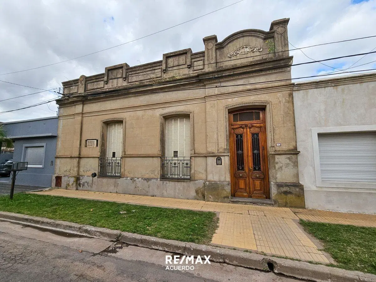 VENTA CASA TRES DORM. Y PATIO EN ROJO APTA CREDITO 4