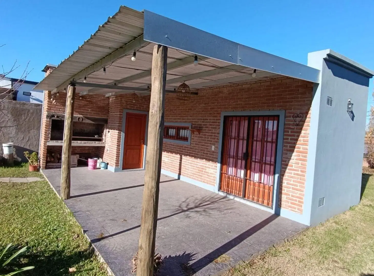 Venta de casa a estrenar con pileta Villa Ramallo 2