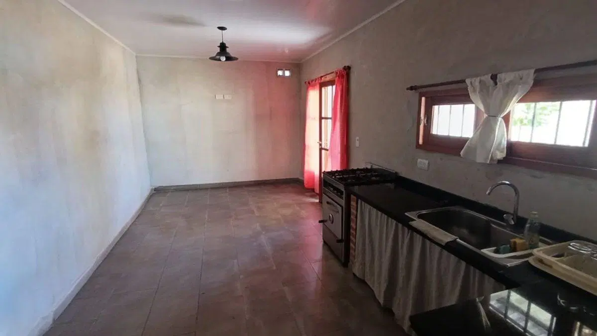 Venta de casa a estrenar con pileta Villa Ramallo 5