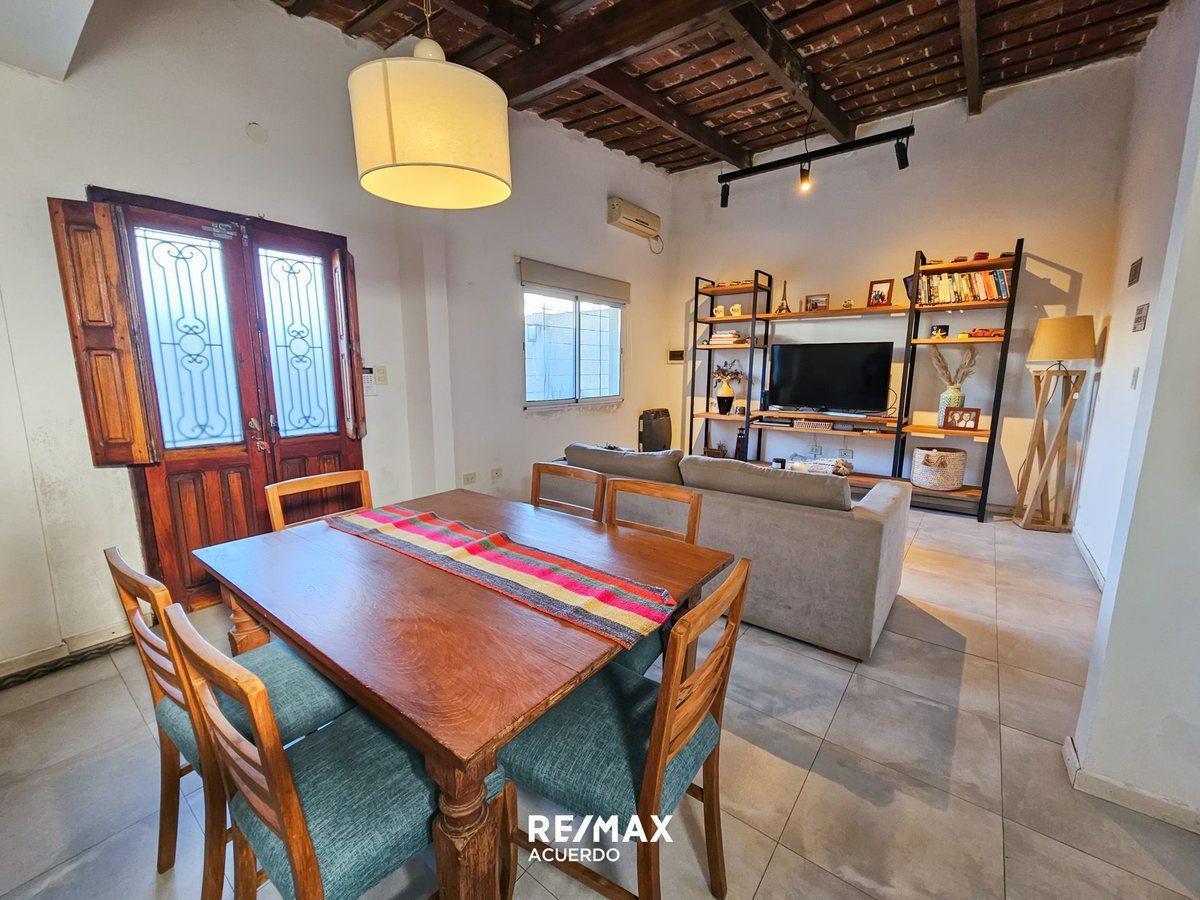 Foto de VENTA CASA CENTRICA DE UN DORMITORIO COCHERA, imagen 1