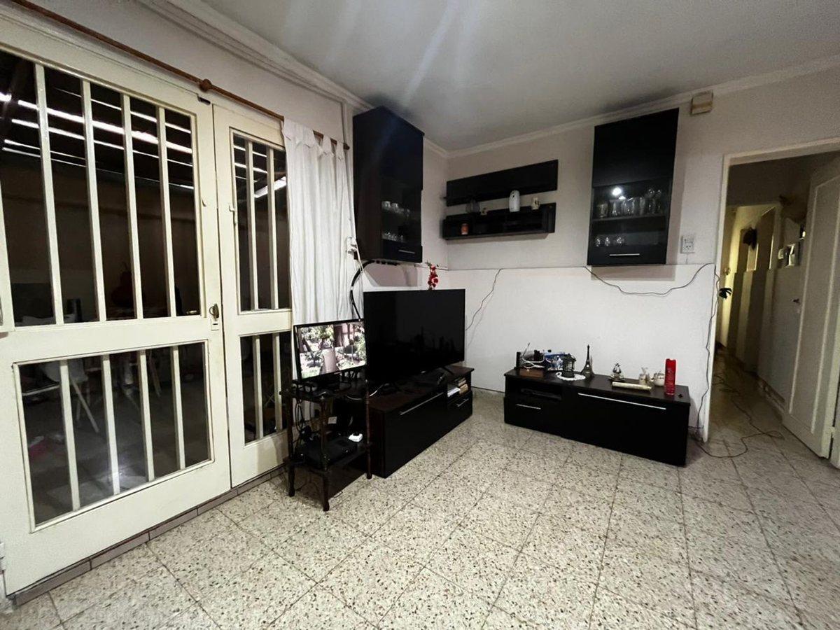 Foto de VENTA CASA 2 DORMITORIOS AV ALBERDI 597, APTA CRED, imagen 4