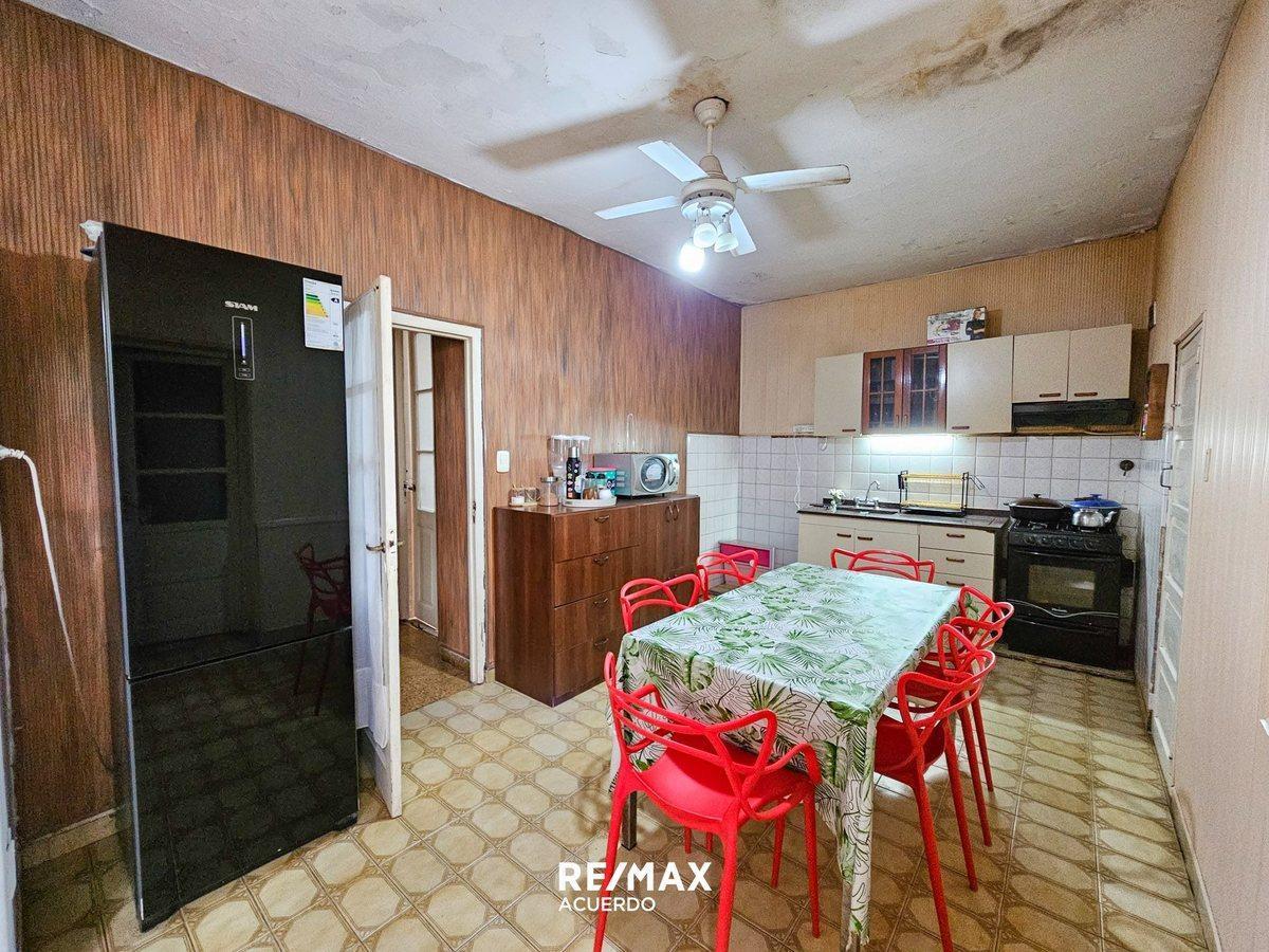 Foto de VENTA CASA TRES DORM. Y PATIO EN ROJO APTA CREDITO, imagen 1