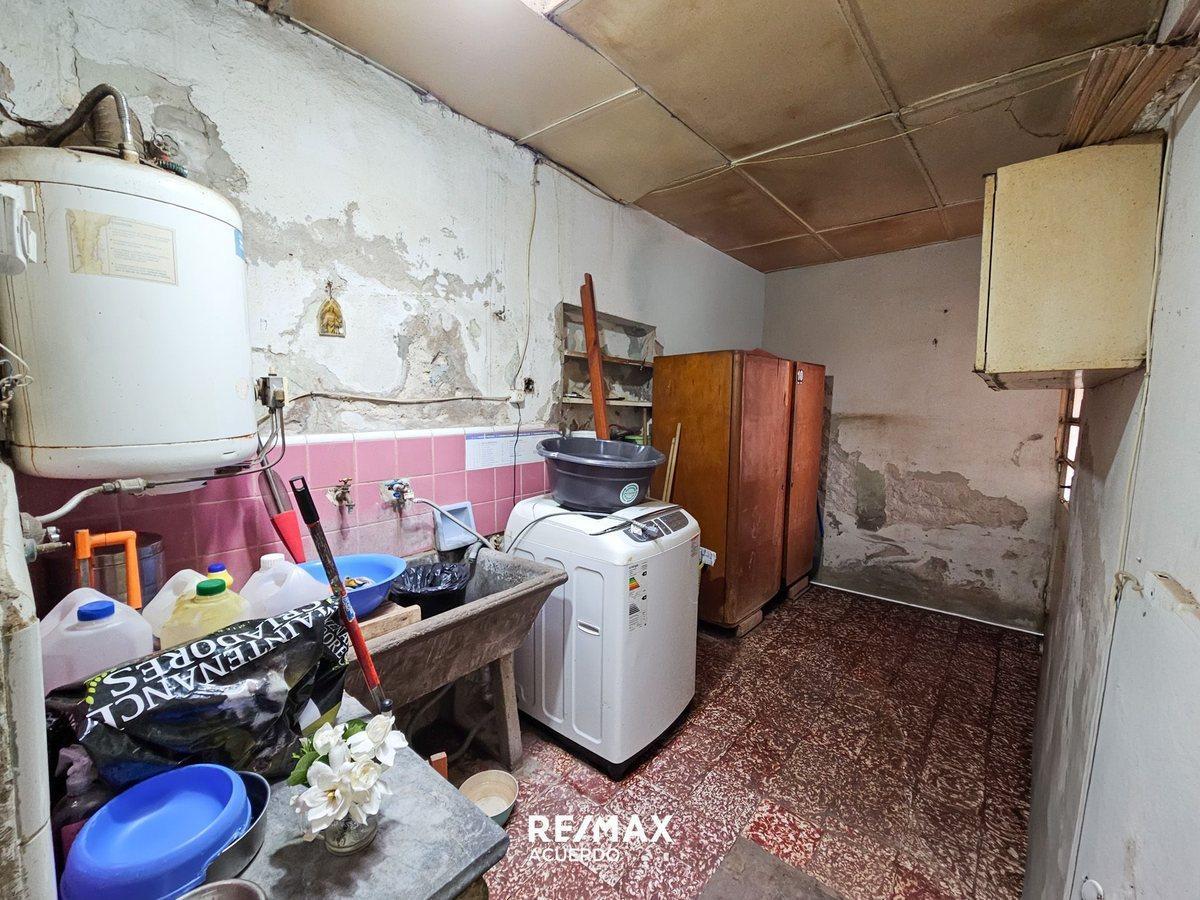 Foto de VENTA CASA TRES DORM. Y PATIO EN ROJO APTA CREDITO, imagen 5