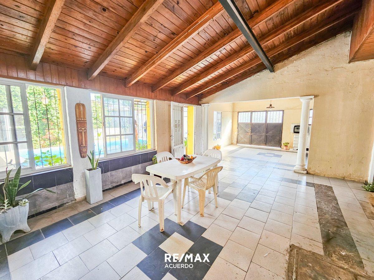 Foto de VENTA DE CASA EN ESQUINA CON PILETA Y QUINCHO, imagen 1