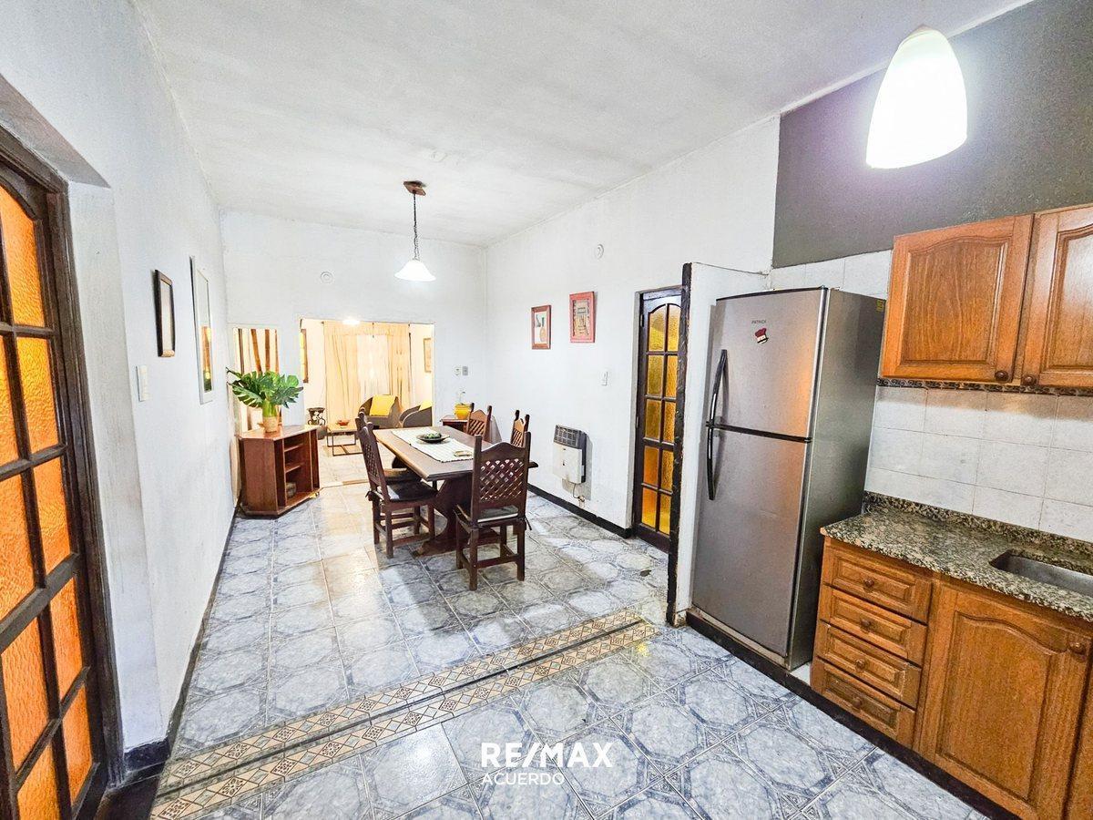 Foto de VENTA DE CASA EN ESQUINA CON PILETA Y QUINCHO, imagen 5