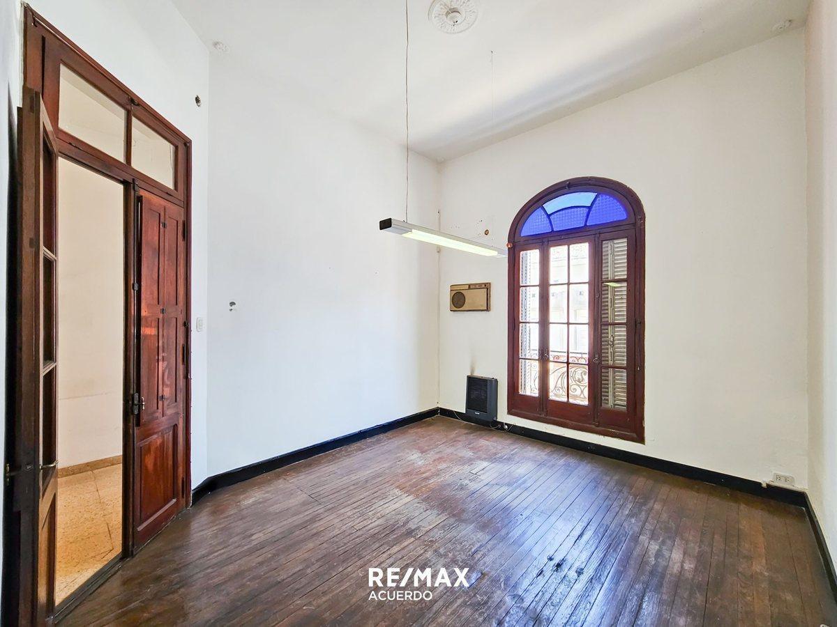 Foto de VENTA CASA 4 DORMI CENTRICA SAN NICOLAS APTA C., imagen 4