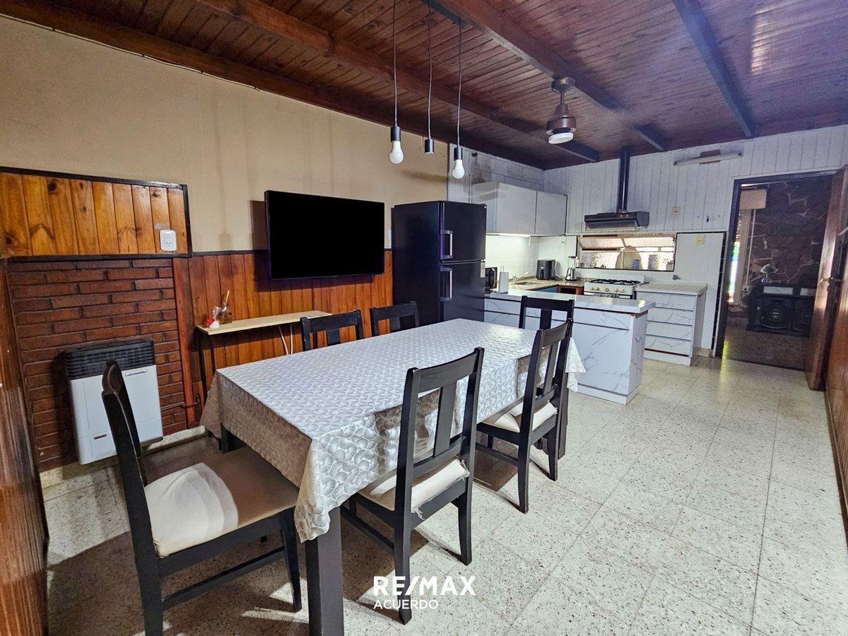 Foto de VENTA CASA 2 HAB/PILETA VILLA CAMPI LA EMILIA, imagen 1