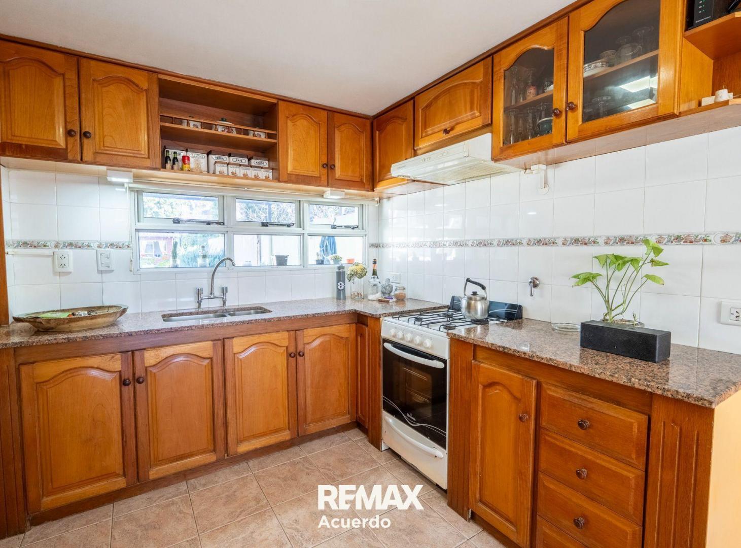 Foto de VENTA CASA 3 DORM+PILETA+QUINCHO+PARQUE CENTRICA, imagen 2