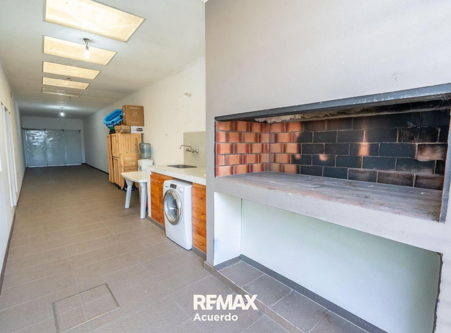 Foto de VENTA CASA 3 DORMI.AMPLIO PARQUE Y COCHER AQUINCHO, imagen 1