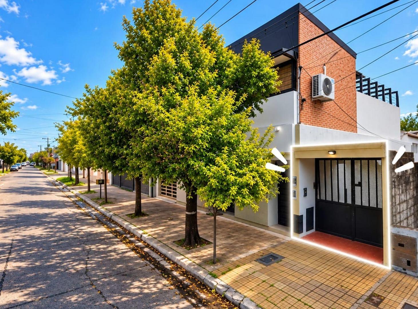Foto de Venta casa céntrica 3 habitaciones. APTA CRED., imagen 2