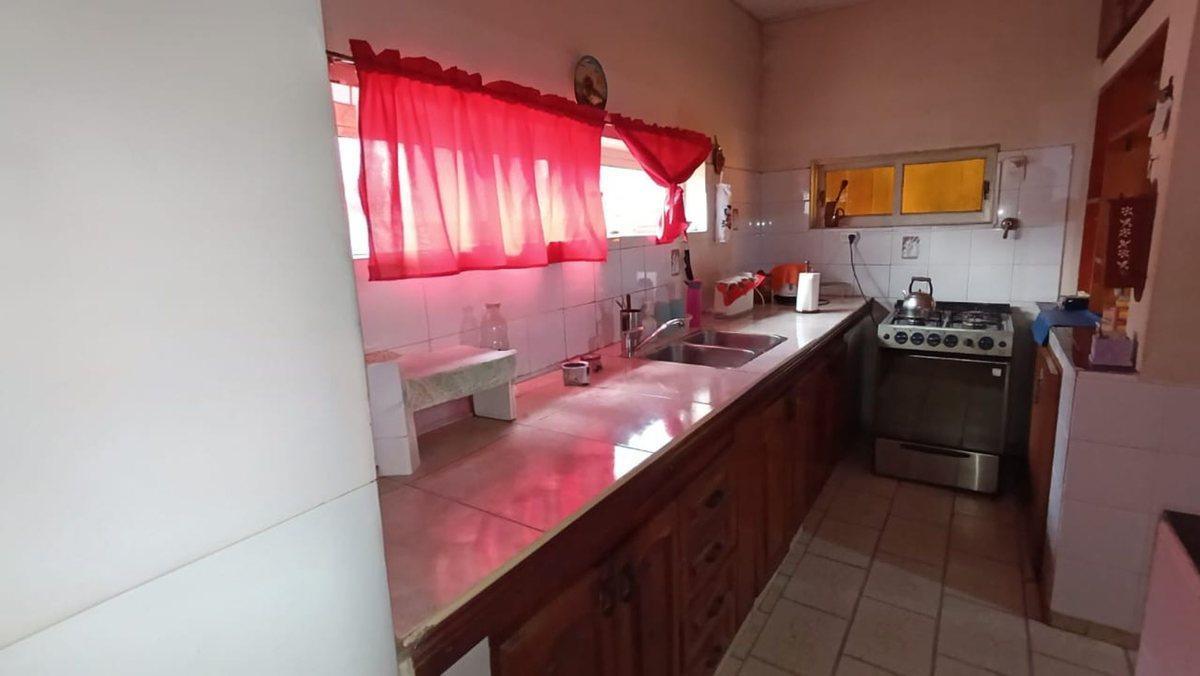 Foto de Venta Casa de 3 habitaciones + dpto. independiente, imagen 4