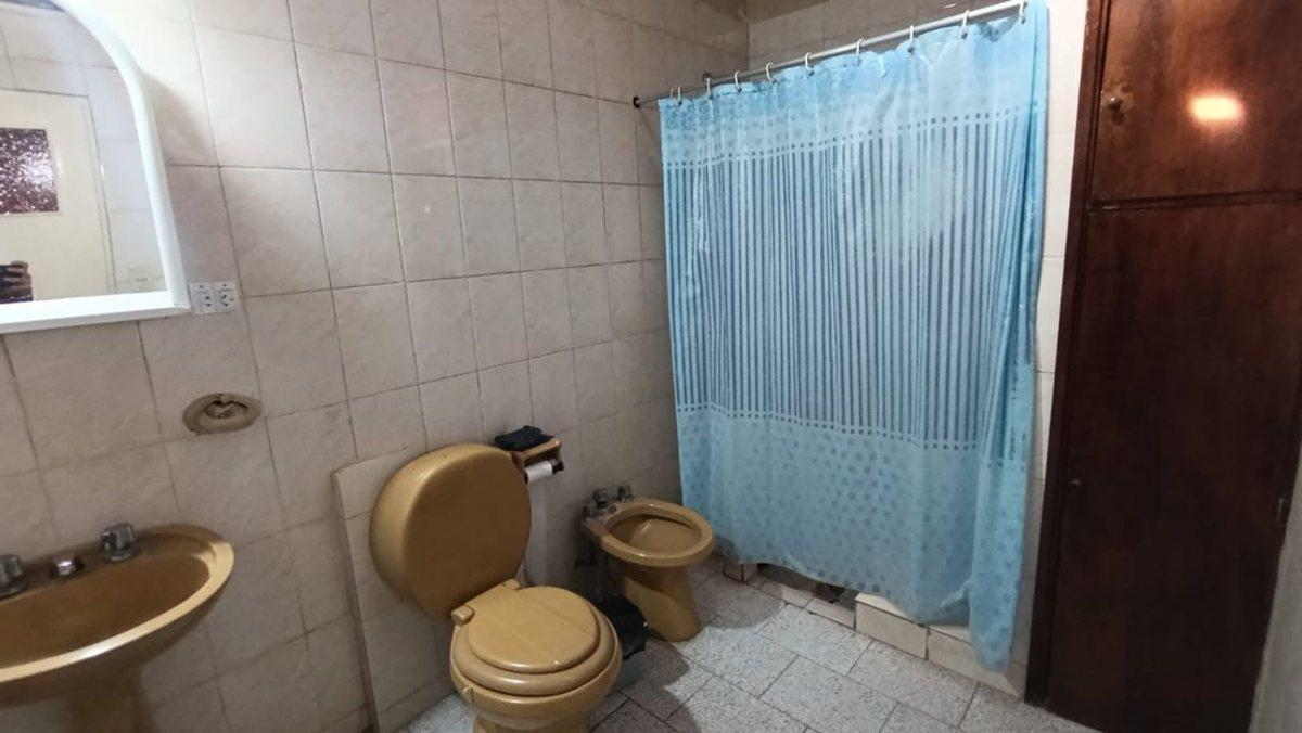 Foto de Venta Casa de 3 habitaciones + dpto. independiente, imagen 1