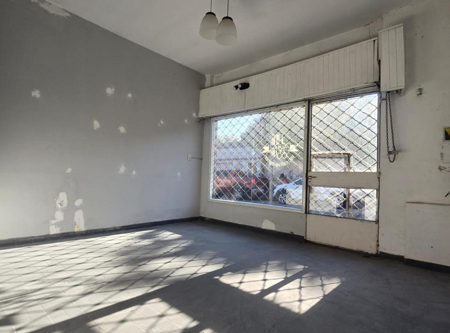Foto de VENTA 2 LOCALES CENTRICO AL FRENTE+DEPEND aDEMOLER, imagen 3