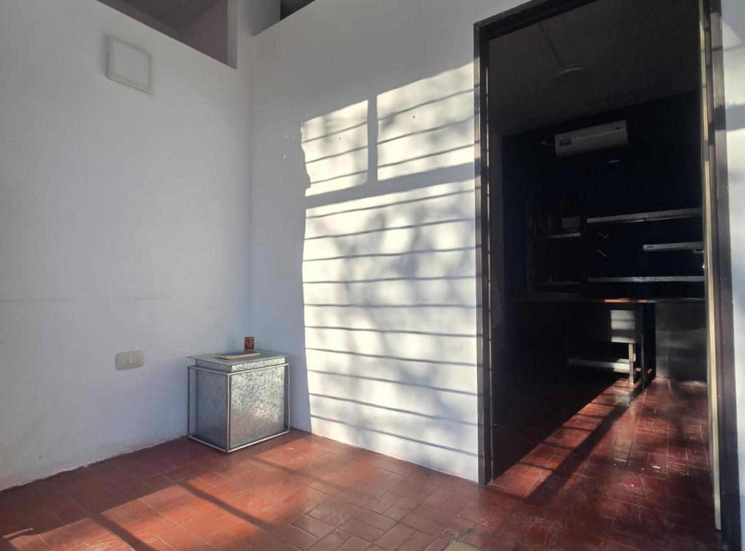 Foto de VENTA 2 LOCALES CENTRICO AL FRENTE+DEPEND aDEMOLER, imagen 1