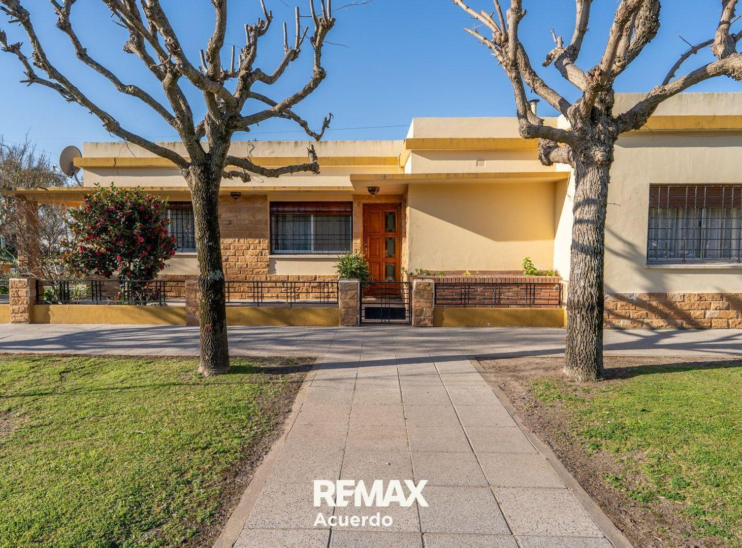 Foto de VENTA CASA EN LA VIOLETA - PILETA - COCHERA X6, imagen 5