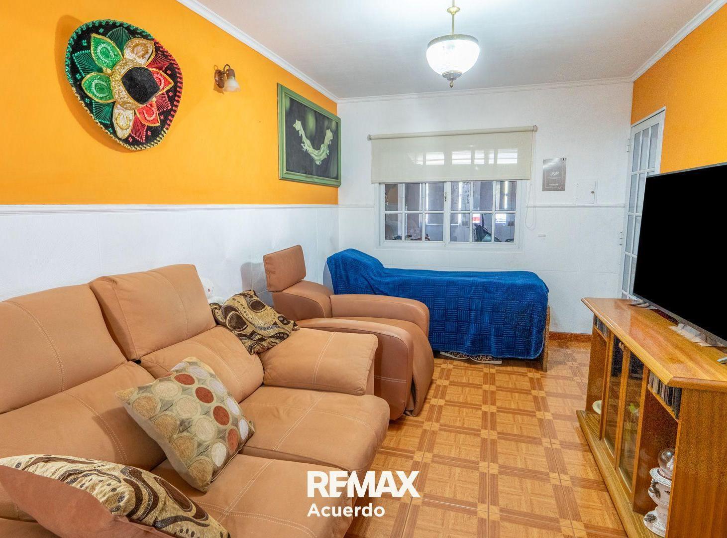 Foto de VENTA CASA DUPLEX - 4 DORM Y COCHERA - SAN NICOLAS, imagen 2