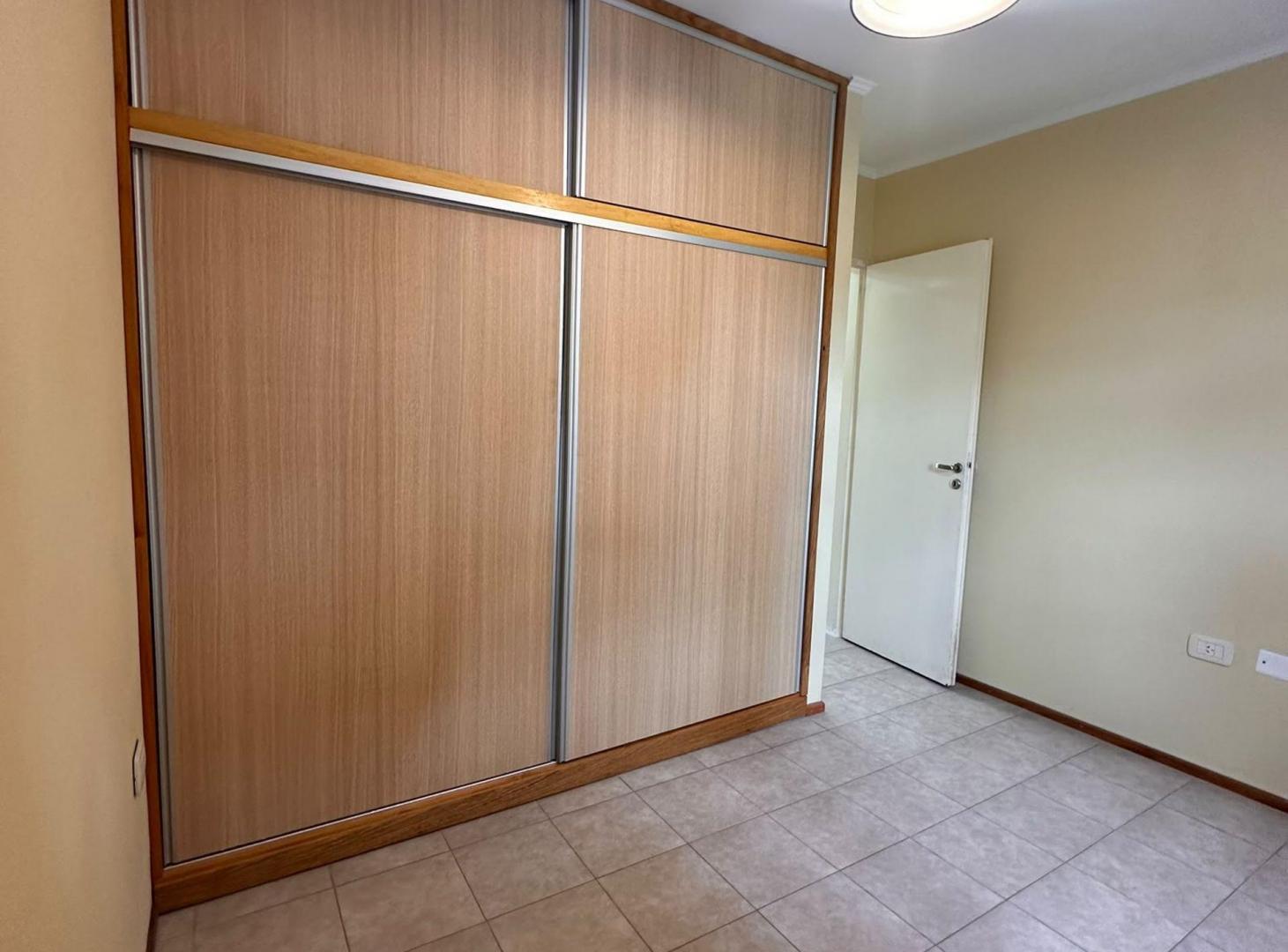 Foto de VENTA DEPARTAMENTO EN MITRE 1 DORMI COCHERA, imagen 2