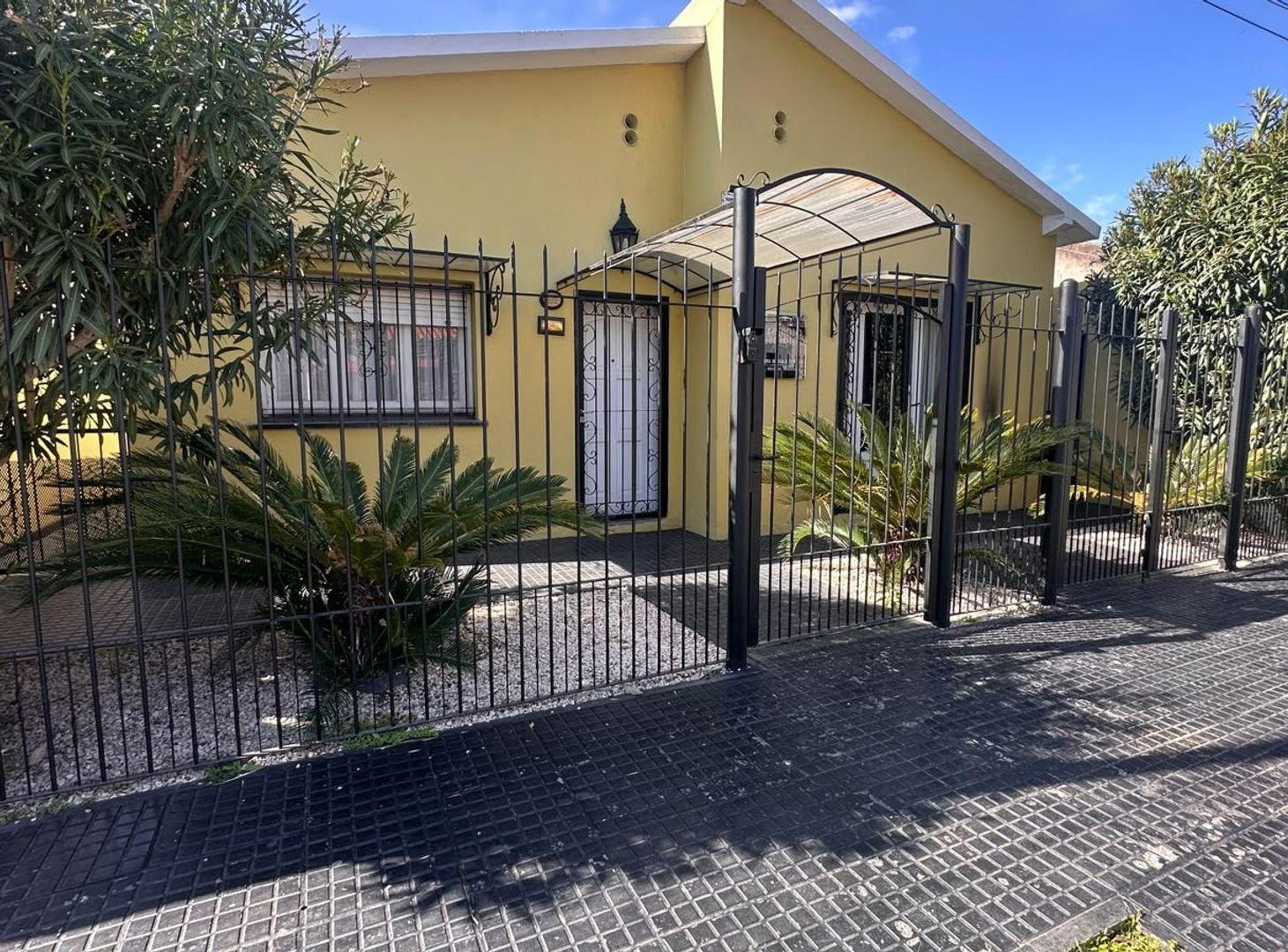 Foto de VENTA CASA LA EMILIA 2 HAB PILETA, imagen 1