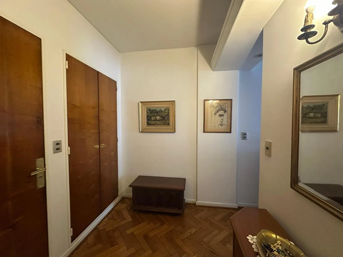 Foto de Departamento de 5 ambientes con dependencia y Cochera., imagen 3