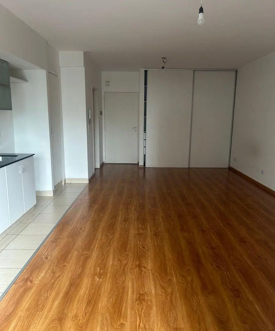 Alquiler Amplio Monoambiente al frente con balcón 4