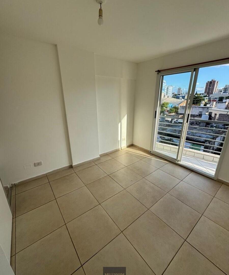 Foto de Departemento 1 dormitorio con balcon externo Alto Alberdi, imagen 1
