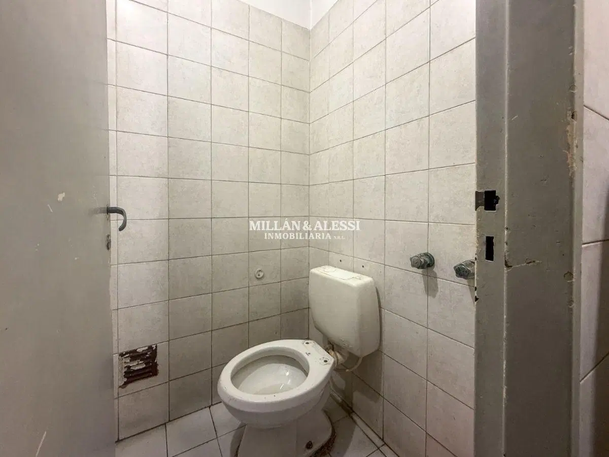 Venta Local en Liniers 4