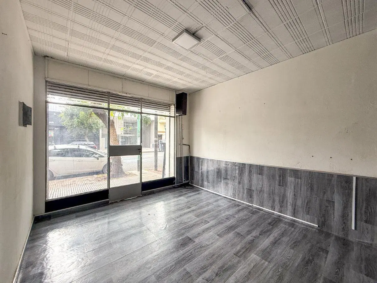 Venta Local en Monte Castro 4