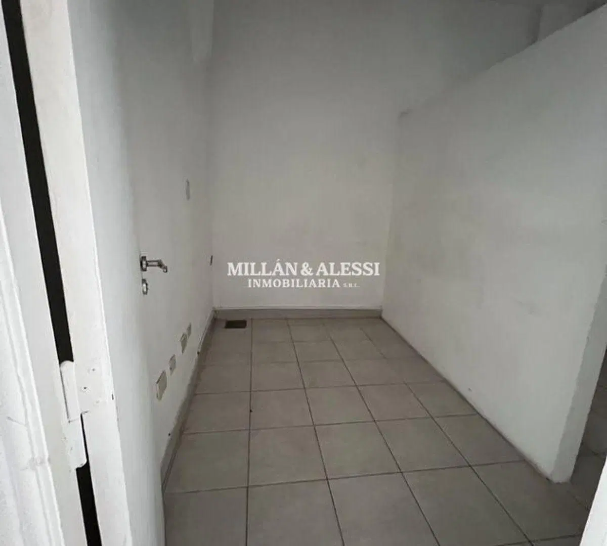 Local comercial en alquiler ubicado en Liniers 4