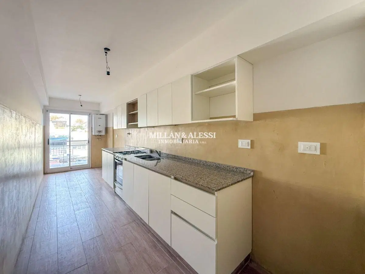Venta 3 ambientes a estrenar con balcón y patio en Versalles 4