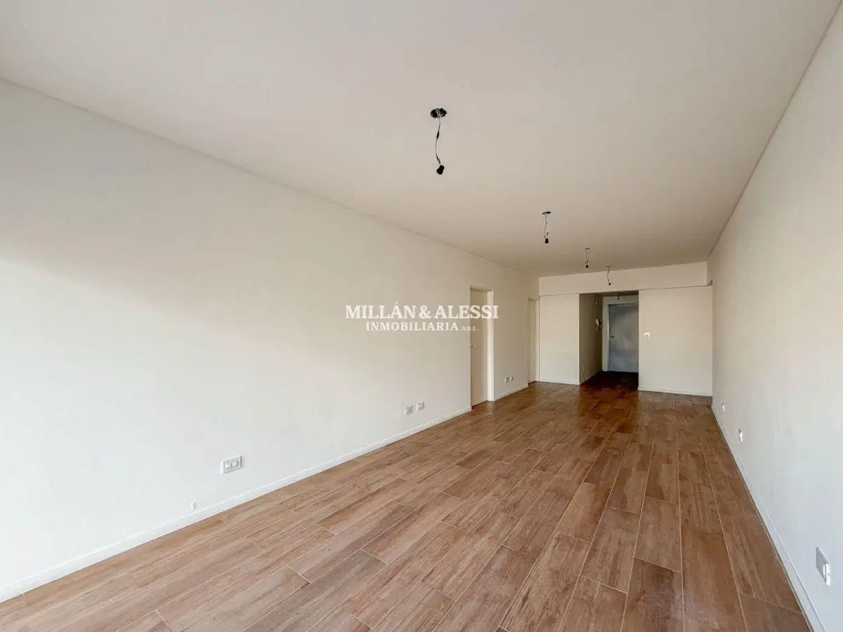 Venta 3 ambientes a estrenar con balcón y patio en Versalles 2