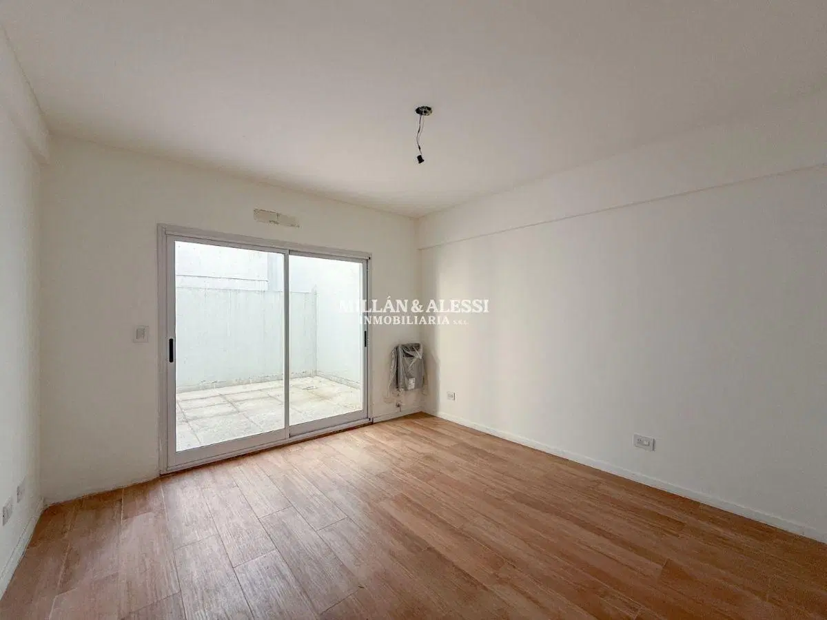 Venta 3 ambientes a estrenar con balcón y patio en Versalles 8