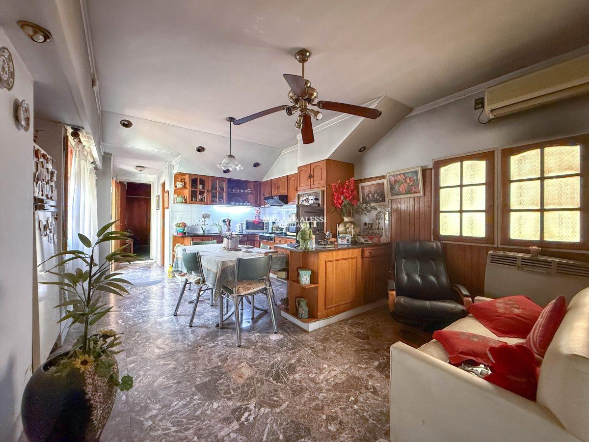 Foto de Casa en venta 3 ambientes c/ dependencia, patio, terraza y cochera en, imagen 4