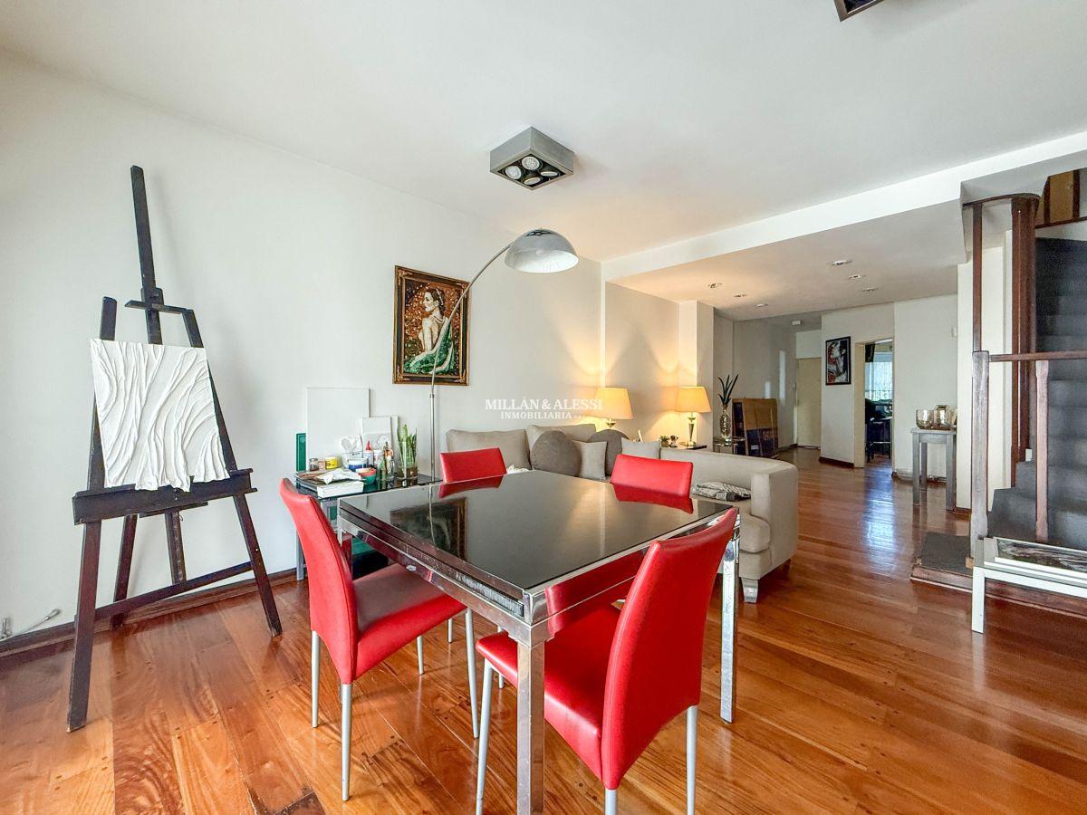 Foto de Dúplex en venta 4 ambientes c/ cochera, jardín y jacuzzi en Monte Castro, imagen 5