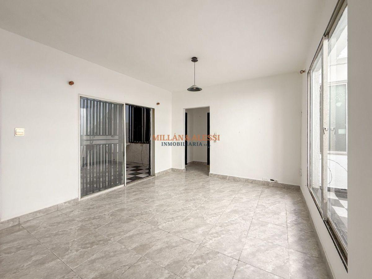 Foto de PH en venta 3 ambientes con patio y terraza en La Tablada, imagen 2